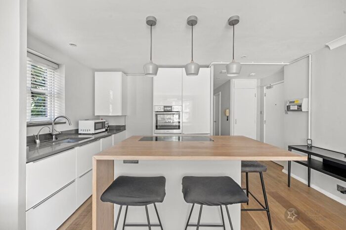 2 Bedroom Flat To Rent In Halley Gardens, Lewisham, SE13