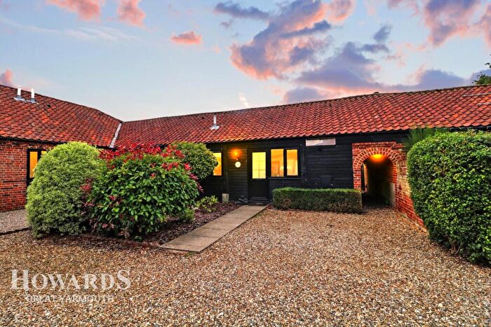3 Bedroom Barn Conversion For Sale In Fritton Road, Ludham, NR29