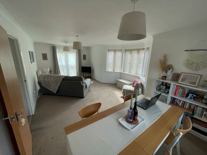 2 Bedroom Flat To Rent In Kelham Drive, Nottingham, NG5