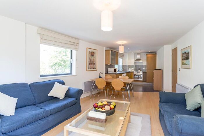 2 Bedroom Flat To Rent In Dolben Court, Montaigne Close, London, SW1P