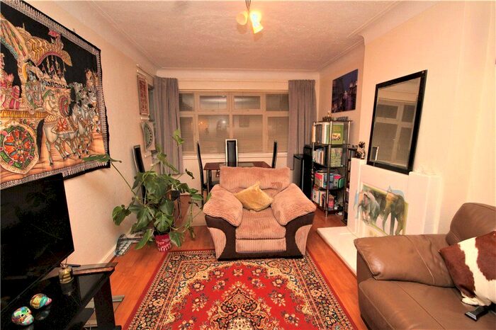 2 Bedroom Flat To Rent In Lincoln Close, London, SE25