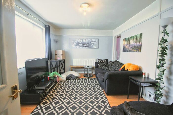 4 Bedroom Property To Rent In Coneybury, Bletchingley, Redhill, RH1