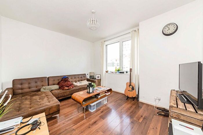 2 Bedroom Flat To Rent In York Road, London, SW11