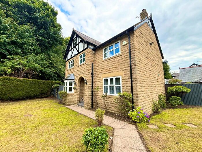 4 Bedroom Detached House To Rent In Parkwood Avenue, Roundhay, Leeds, West Yorkshire, LS8