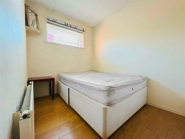 3 Bedroom Terraced House To Rent In Moss House Close, Birmingham, B15