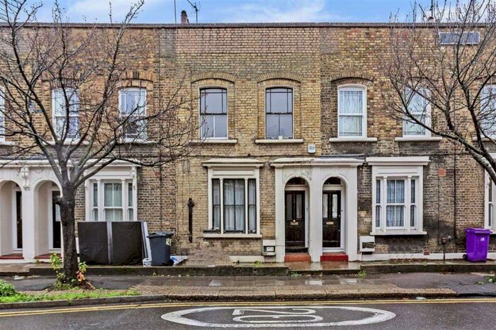 3 Bedroom Terraced House To Rent In Old Ford Road, Bethnal Green, E2