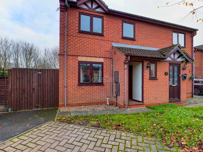 3 Bedroom Semi-Detached House To Rent In Swallow Close, Gainsborough, DN21