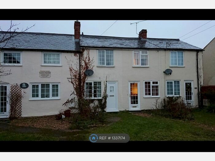 2 Bedroom Terraced House To Rent In High Street, Bedford, MK43