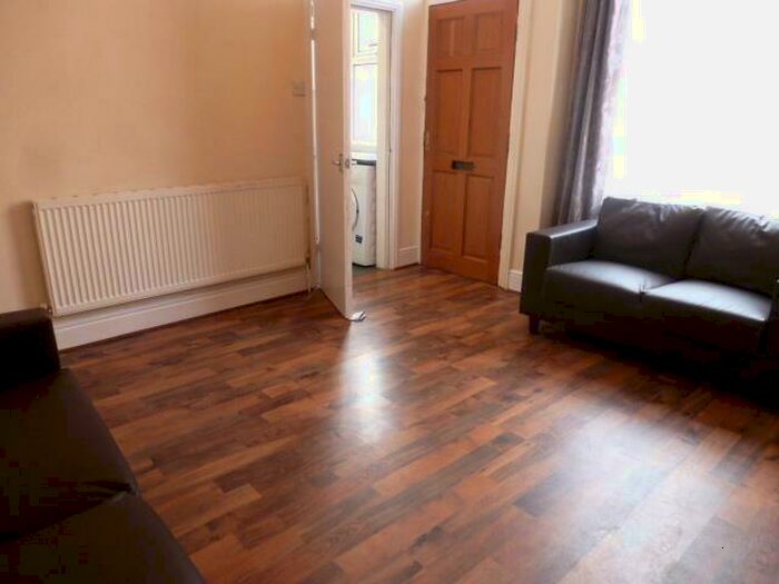 2 Bedroom House To Rent In Thornville Terrace, Leeds, LS6