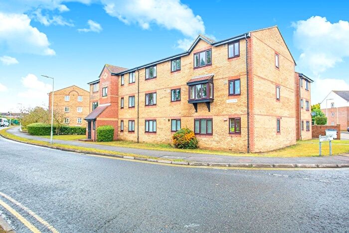1 Bedroom Flat To Rent In Crusader Way, Watford, Hertfordshire, WD18