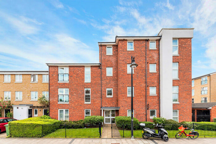 1 Bedroom Flat To Rent In Burcher Gale Grove, : Bed Rec Bath Furn, SE15