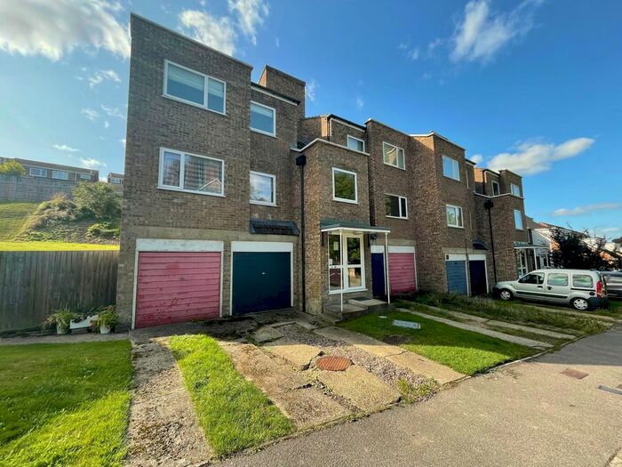 2 Bedroom Flat To Rent In Grange Bottom, Royston, SG8