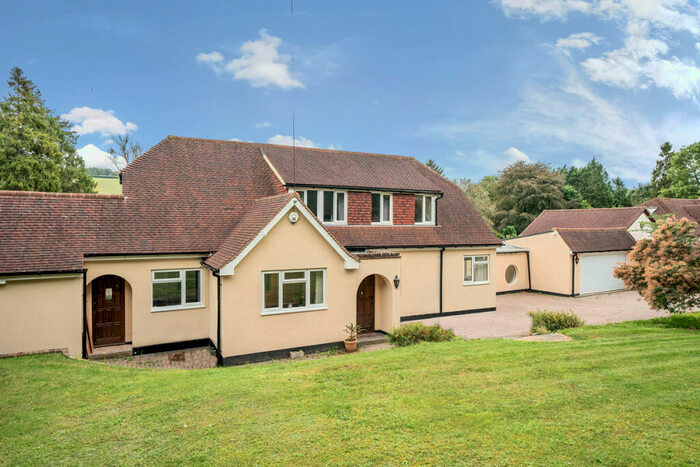 5 Bedroom Detached House For Sale In Butlers Dene Road, Woldingham, CR3