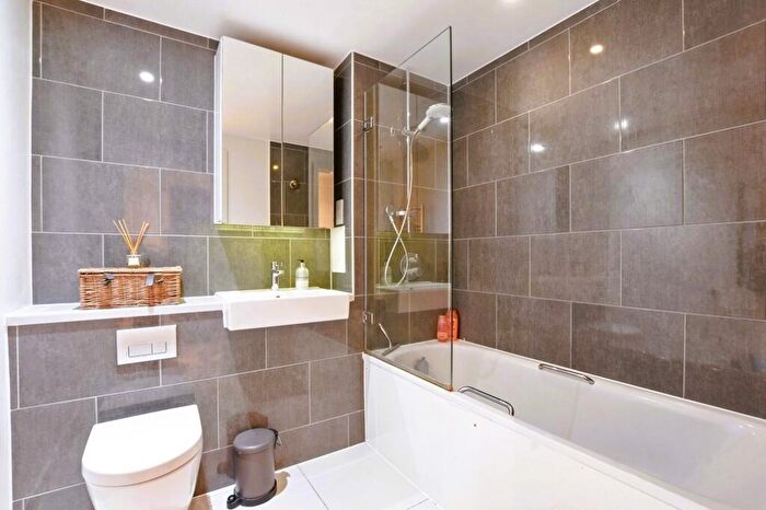 2 Bedroom Apartment For Sale In The Saddler Building, Wharf Road, London, N1 - Photo 9