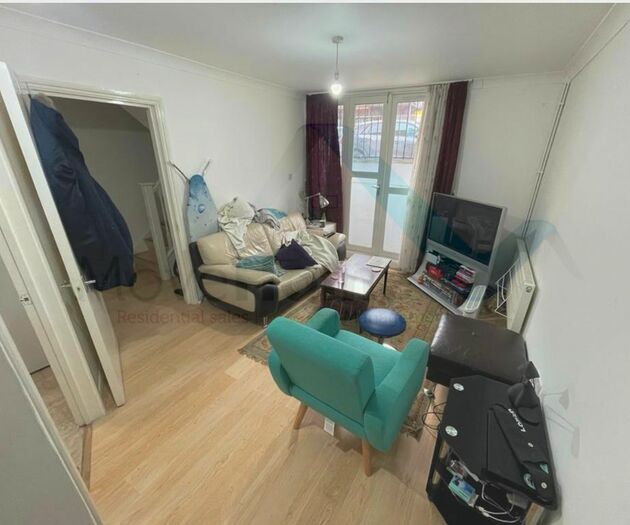 3 Bedroom Maisonette To Rent In Carnoustie Drive, Kings Cross, N1