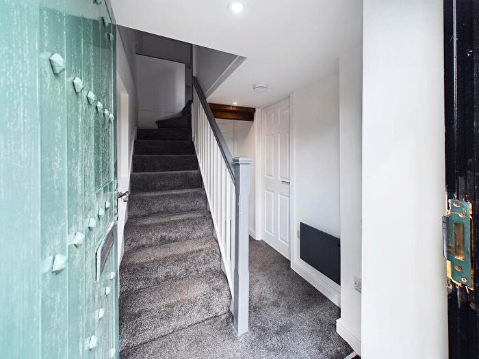 2 Bedroom Cottage For Sale In Wheatley Road, Halifax, HX3