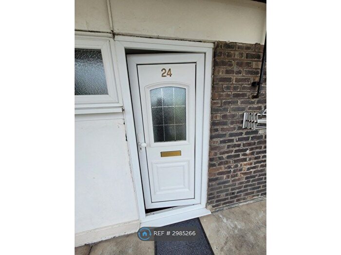 1 Bedroom Flat To Rent In Thistledown, Basildon, SS14