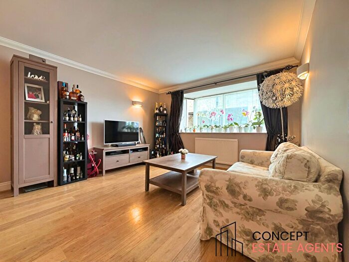 2 Bedroom Flat To Rent In Regency Court, Hartfield Road, Wimbledon, SW19