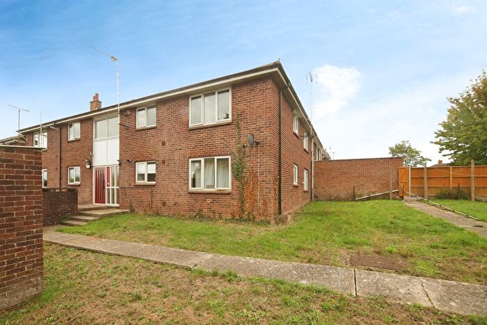2 Bedroom Flat For Sale In Russett Road, Taunton, TA1