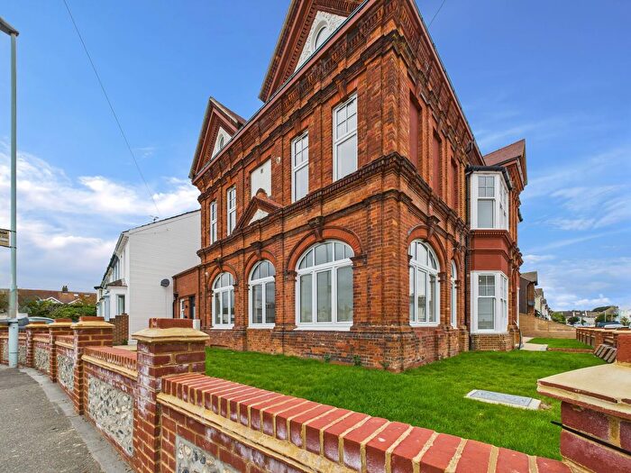 2 Bedroom Flat To Rent In Northcourt Road, Worthing, BN14