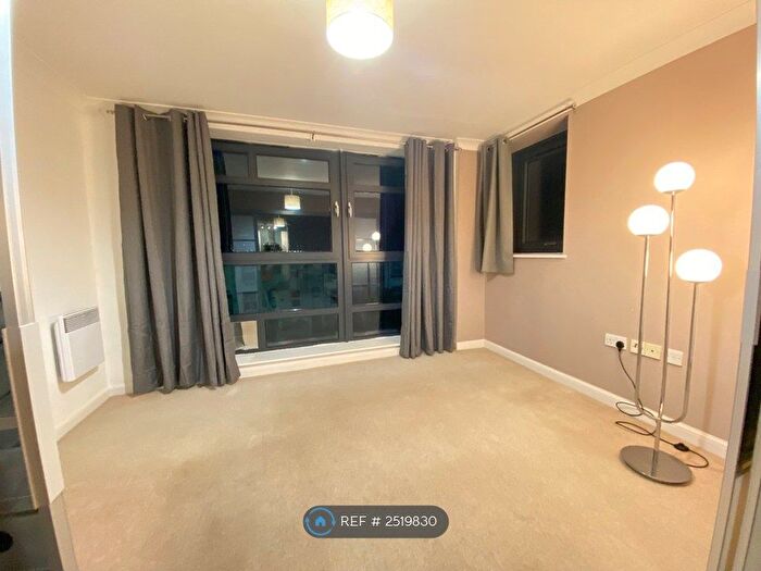 3 Bedroom Flat To Rent In Kennet Street, Reading, RG1