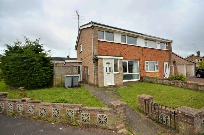 3 Bedroom Semi-Detached House To Rent In Pennine Way, Kettering, NN16