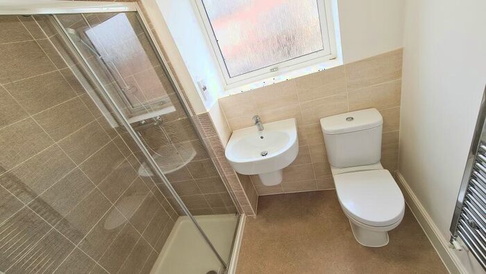 3 Bedroom Semi-Detached House To Rent In Winscar Road, Lakeside, DN4
