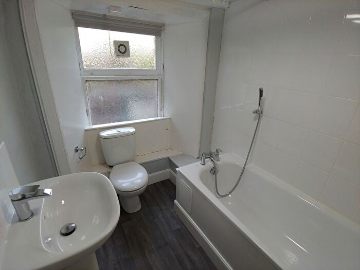 4 Bedroom Flat To Rent In West Preston Street, Edinburgh, EH8