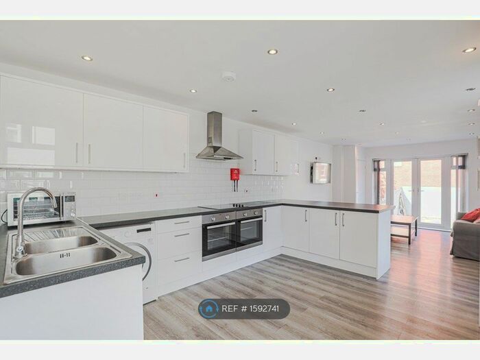 6 Bedroom End Of Terrace House To Rent In Irving Road, Coventry, CV1