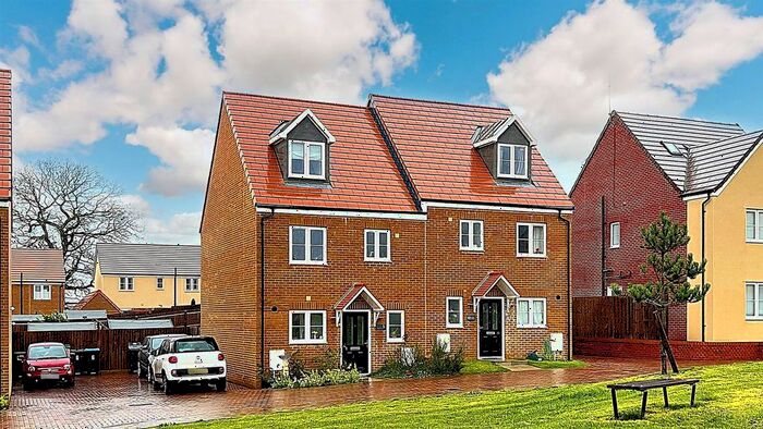 4 Bedroom Semi-Detached House To Rent In Wren Street, Gilden Park, Old Harlow, CM17