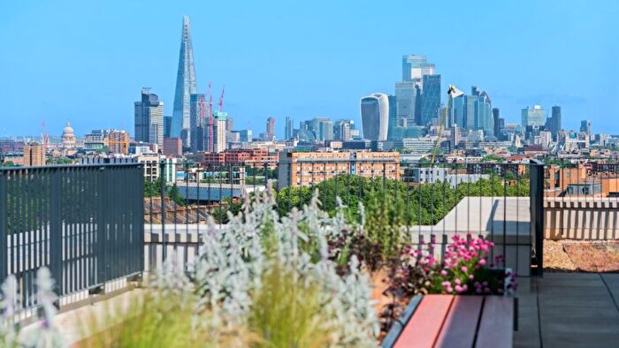 1 Bedroom Flat For Sale In Glengall Road, London, SE15
