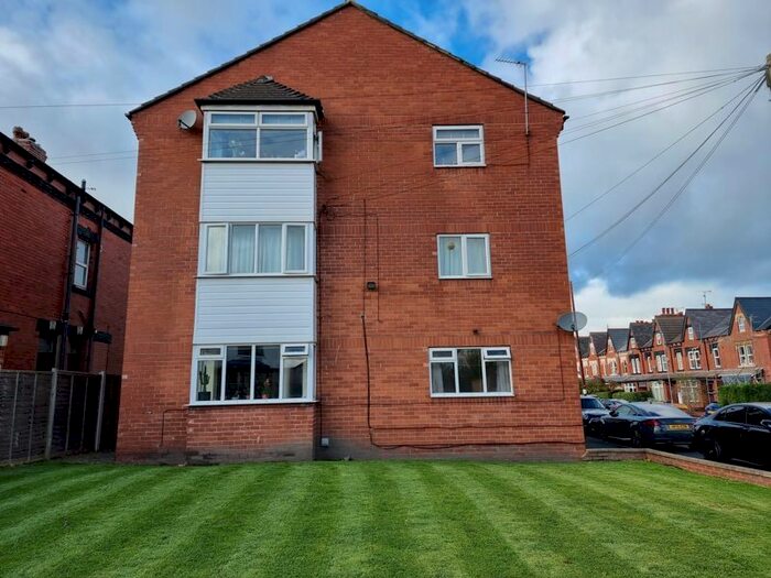 Houses for sale & to rent in LS17 8TJ, Slaid Hill Court, Alwoodley Leeds