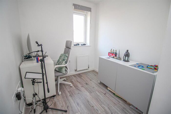 3 Bedroom End Of Terrace House For Sale In Parish Way, Harlow, CM20