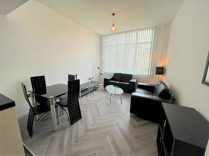 1 Bedroom Flat To Rent In Wallis House, Great West Road, Brentford, TW8