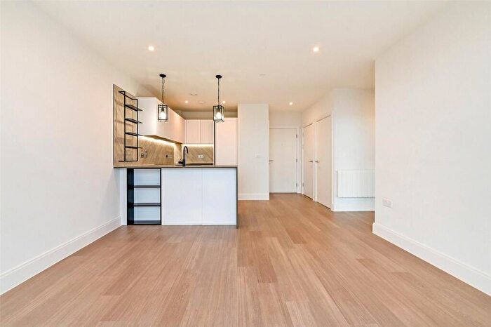 2 Bedroom Flat To Rent In Exploration Way, Slough, SL1