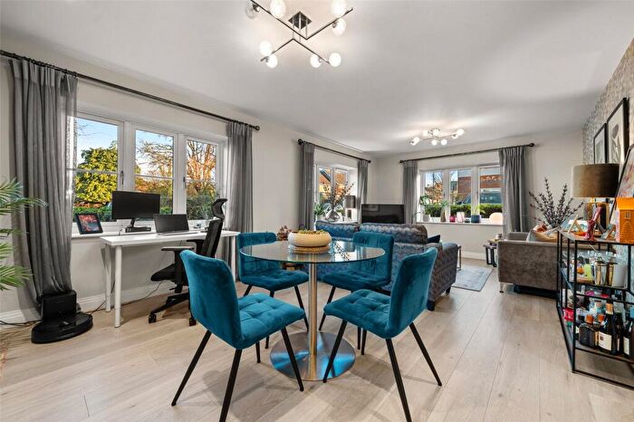 2 Bedroom Apartment For Sale In Kingfisher Place, Bracknell, Berkshire, RG42