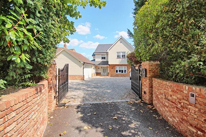4 Bedroom Detached House For Sale In Ware Road, Hailey - Impressive Family Home, SG13