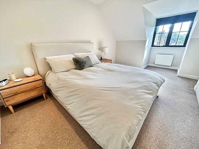 3 Bedroom Town House For Sale In Church View, Nottingham, NG11