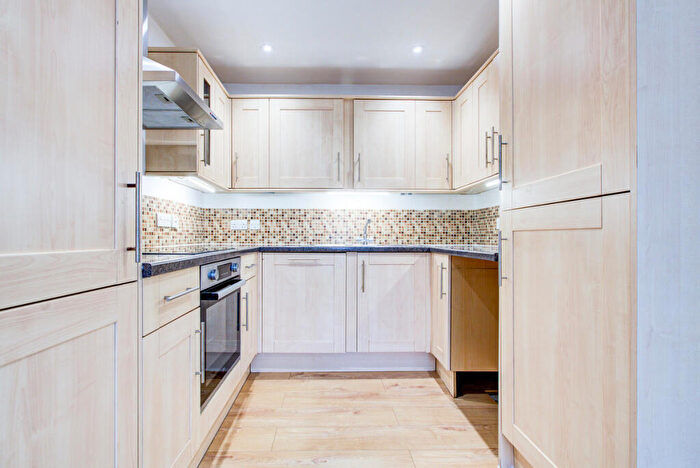 1 Bedroom Flat For Sale In Oak Road North, Benfleet, SS7
