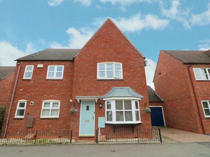 3 Bedroom Terraced House To Rent In Calcutt Way, Solihull, B90