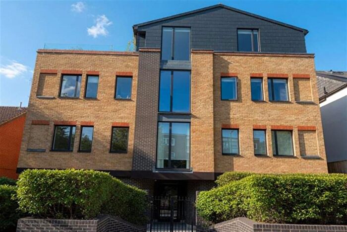 2 Bedroom Apartment To Rent In Palmerston Road, Buckhurst Hill, IG9