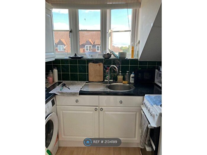 Studio To Rent In Falcon Close, Dartford, DA1