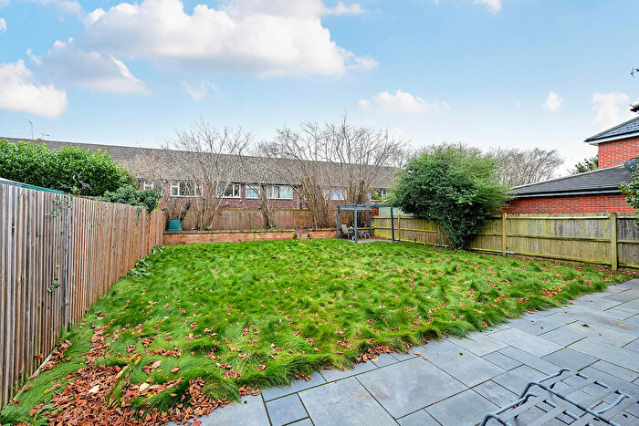 3 Bedroom Detached House For Sale In Highfield Road, Farnborough, GU14