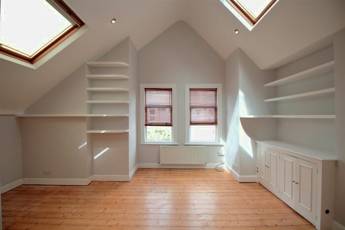 2 Bedroom Flat To Rent In Trent Road, London, SW2