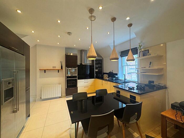 3 Bedroom Apartment To Rent In Ye Priory Court, L25