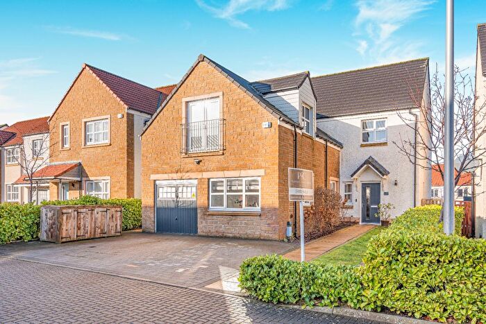 5 Bedroom Detached House For Sale In Alder Walk, East Calder, EH53