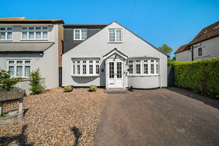 4 Bedroom Detached House For Sale In Queenswood Road, Sidcup, Kent, DA15