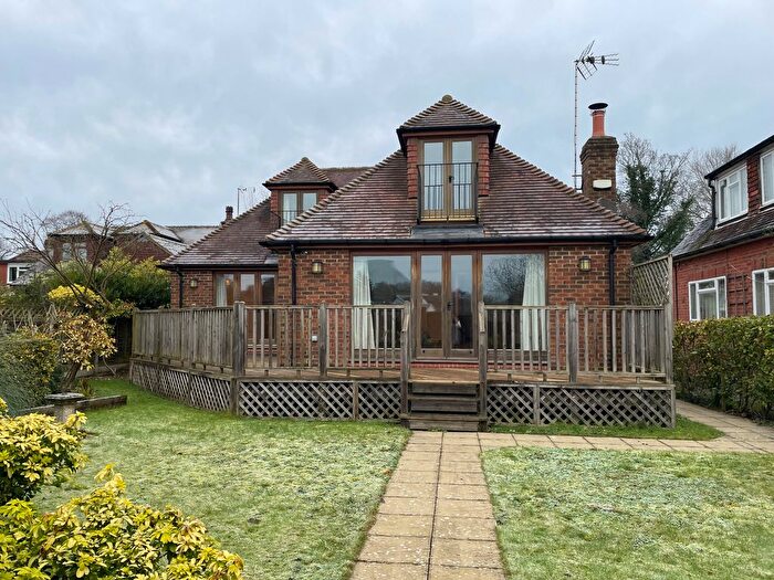 Bungalow To Rent In Thames Side, Staines, TW18