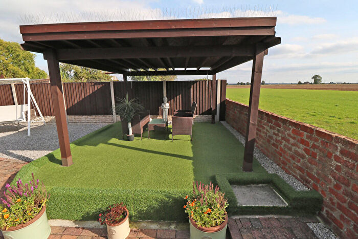 2 Bedroom Detached Bungalow For Sale In Eastoft Road, Luddington, DN17