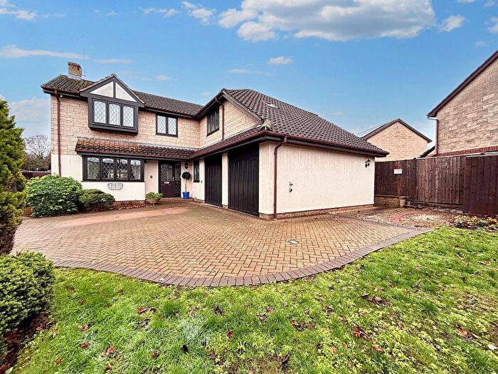 5 Bedroom Detached House For Sale In Knapp Road, Thornbury, BS35